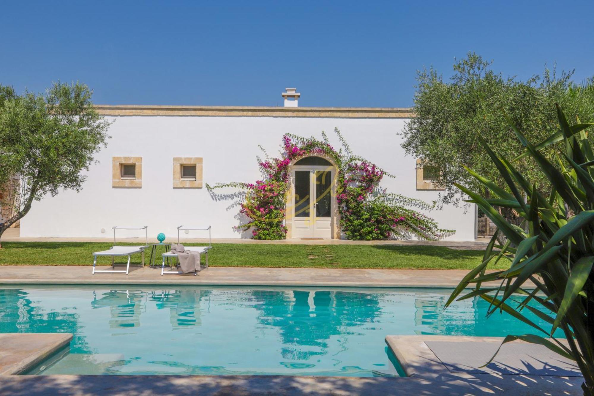 Td Dimora Del Giglio With Organic Garden With Pool Villa ออสตูนี ภายนอก รูปภาพ